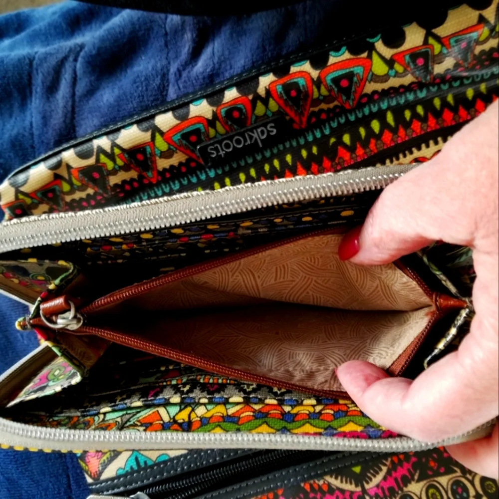 Sakroots cross body bag with wallet. Adjustable strap. Great condition. - Picture 3 of 12